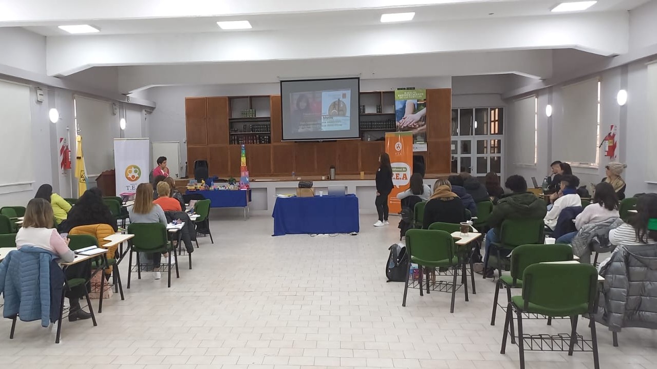 Taller Teórico Práctico ''Hacia el Empoderamiento de las Familias.'' Fundación TEA Santa Cruz